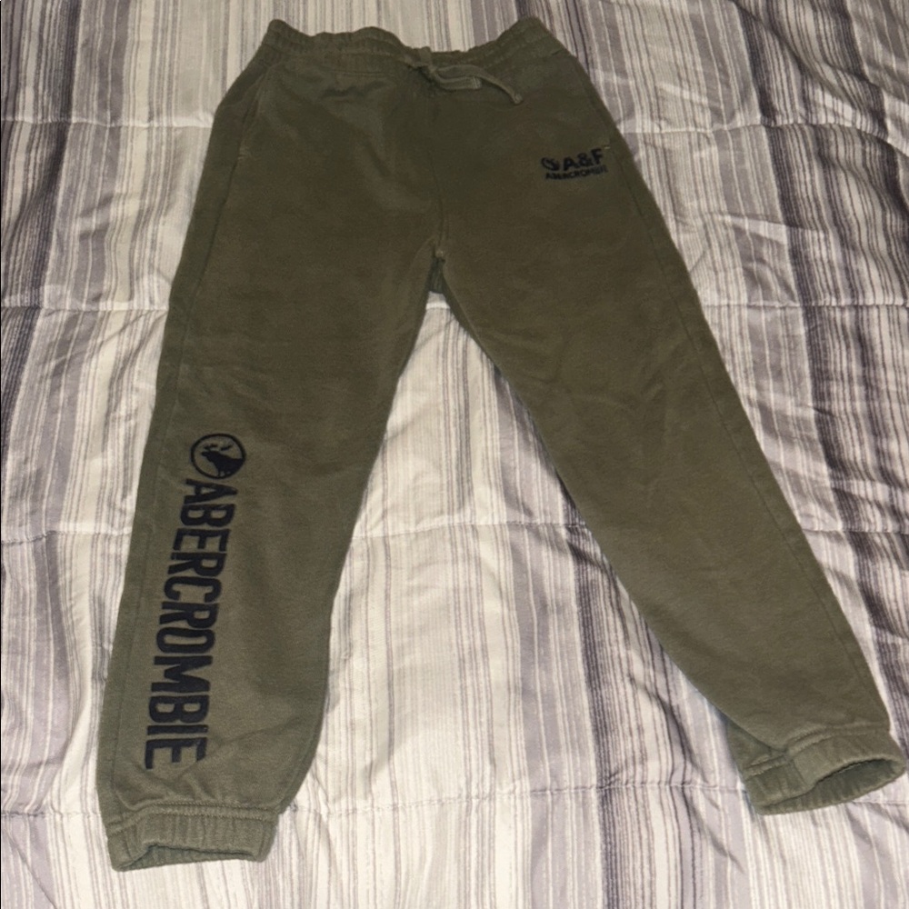Abercrombie boys size 7/8 Olive Green Sweatpants